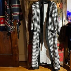 ✨2 for $15✨ SHEIN black and white houndstooth robe w/tie